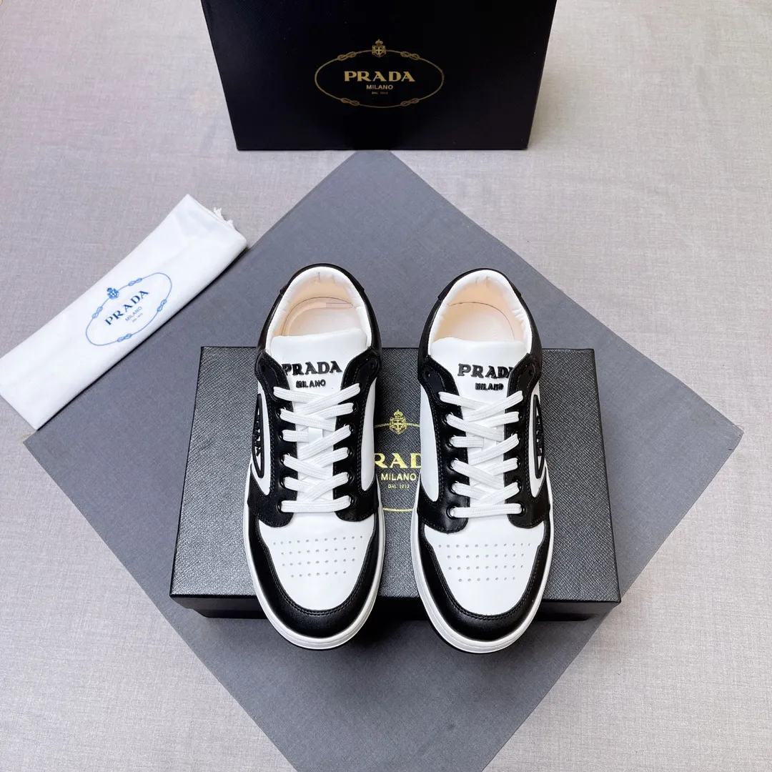 P400 Prada Prada's new men's leather sneakers, the highest version on the market, any comparison is welcome🆚! The original leather has excellent texture and is super high-end! Fetal sheep net lining imported from Italy, removable pad! Luxurious materials and fine workmanship, highly recommended! Code number 38-45 No. 058